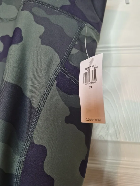 Old Navy Camo Leggings in Olive Green and Black 2x - Picture 2 of 11
